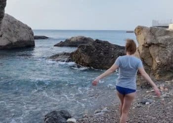 Deutsche geht Eisbaden auf der Krim – 19. Januar 2022