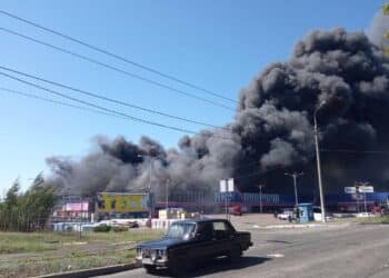 Donezk: Einschlag eines ukrainischen Geschosses in das Einkaufszentrum „Galaktika“.